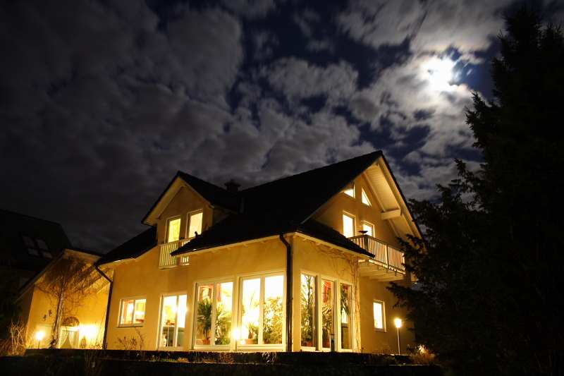 Unser Haus bei Nacht (Mrz 2007)